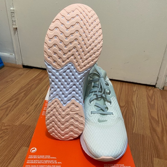 Nike Legend React - Picture 3 of 5